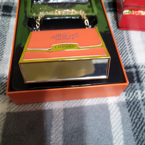 YYY-NIB Mini  Lipstick Bag with 3 shades Red Lipstick Mirror and Chain - Picture 3 of 3